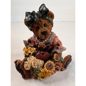 Boyds Bears and Friends Justina the Message Bearer Figurine
